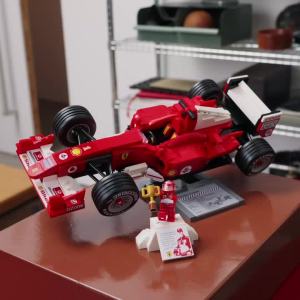 LEGO Icons 11375 Ferrari F2004 & Michael Schumacher (735 Pieces)