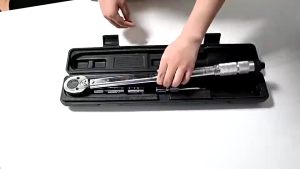 Local delivery 1/2"DR 28-210 N.m Click Torque Wrench Ratchet Hand Tool Socket Sleeve Set