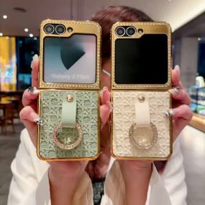เหมาะสำหรับ Flip6 Samsung Z Flip5 Z Flip4 Z เคสโทรศัพท์มือถือ Flip3 Z ฝาครอบเคสลายถักฝังเพชรชุบเคสโทรศัพท์มือถือกรอบป้องกันการตกและการกระแทกด้านหลัง