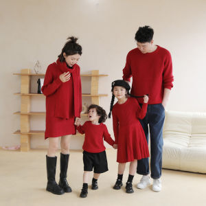 Áo Len Dệt Kim Màu Đỏ Bằng Lông Cừu Áo Gia Đình Cho Ba Mẹ Và Con Trai Áo Chui Đầu Cổ Tròn Thường Ngày Mùa Thu Đông