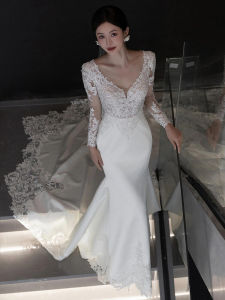 French Style Retro Light Wedding Dress Bride Fancy V-neck Satin Refined Handmade Lace Wedding Veil Fishtail Welcome Dress