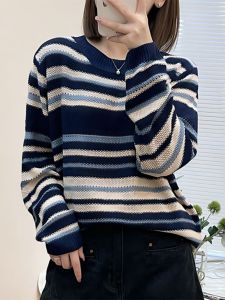 เสื้อสเวตเตอร์ถักลายทางสีน้ำเงินสไตล์เกาหลีสำหรับผู้หญิง แขนยาว ทรงหลวม นุ่ม สวมใส่สบาย ฤดูใบไม้ผลิและฤดูใบไม้ร่วง