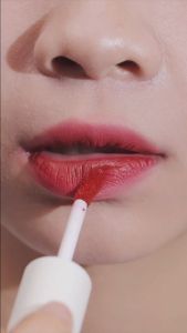 Lipstik Tahan Air Staymax: Pilihan Terbaik untuk Aktivitas Outdoor