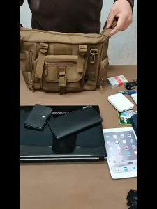 Cặp đeo chéo vai D5 Column thời trang nam bỏ vừa laptop 13 inch