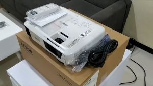 Proyektor Epson EB X36
