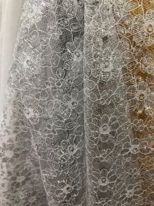 ผ้าลูกไม้โปร่ง ลายดอก ดิ้นเงิน ดิ้นทองราคาเมตรละ59บาทหน้ากว้าง45นิ้ว