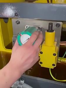 MEINWAY | Pressure Gauge for Cylindrical Grinding Machine