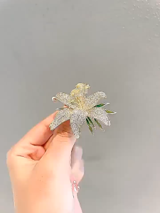 Elfindo -185 Bross Pin Bunga Bakung Putih Titanium Wanita Korea Anti Karat Bros Bagus