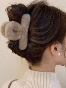 Mid-size Fluffy Hair Claw Clip Elegant Autumn Winter Half Updo Shark Clamp Soft Yarn Korean Style Fashion Hair Accessories