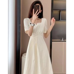 ชุดเดรสสั้นแขนสั้นสีขาวสไตล์ฝรั่งเศสไซส์ใหญ่สำหรับผู้หญิงในฤดูร้อน ชุดเดรสยาวเอวเข้ารูปกระชับสัดส่วน เดรสยาวทรงเอ