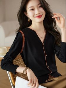 เสื้อคาร์ดิแกนถักคอวีสีดำสไตล์เกาหลีสำหรับผู้หญิง เสื้อชั้นในฤดูใบไม้ร่วง แขนสั้น ปกติ สีสันสดใส เสื้อคลุมกันหนาวแบบสวมหัว
