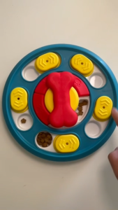 Dog Puzzle Feeder Toy Slow Eating Puzzle Anti-Gobble Slow Feeder Interactive Training IQ Toy for Dogs & Puppies