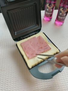 Sandwich Maker Breakfast Toast Maker 650W Overheat Protection Non Stick Coating Anti-Skid Bottom Mesin Sandwich