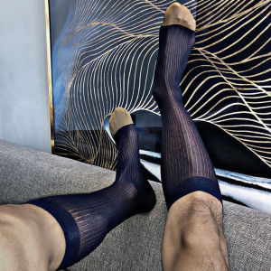 ธุรกิจ ทางการ ถุงเท้ายาวผู้ชายแบบบาง ระบายอากาศได้ดี สบายสไตล์ญี่ปุ่นป้องกันกลิ่น เซ็กซี่ สีดำ ถุงเท้าสุภาพบุรุษ ลายทาง