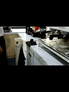 Knock Box Berdiri dengan Handuk Espresso Kopi Knock Box Bin Penggunaan Komersial Cafe Barista Tinggi 85cm Lantai