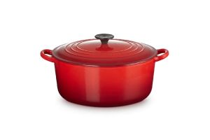 Le Creuset Cast Iron Round French Oven 22cm Classic (Cherry Red)