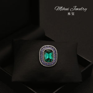 Elegant Geometric Diamond Embedded Oval Fixed Clasp Fashionable Anti-Light High-End Feelings Vintage Court Style Brooch Pin