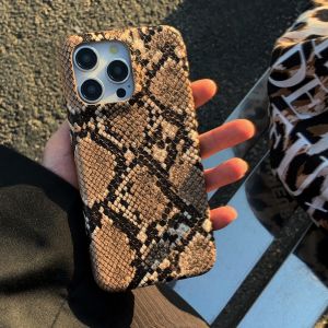 เคสโทรศัพท์กันกระแทก ลายหนังงู สไตล์เรโทรสุดหรู สำหรับ iPhone 17 16 15 14 13 Pro Max