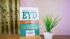 Buku Panduan Lengkap EYD dengan Pedoman Pembentukan Istilah / Pustaka Baru Press - PB