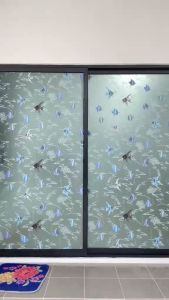 ฟิล์มติดกระจก ยาว2และ1เมตร แบบสุญญากาศ กันคนมอง ลดแสงแดด ติดตั้งง่าย แถมแผ่นรีด เพิ่มความเป็นส่วนตัว ลอกออกไม่ทิ้งคราบ สติ๊กเกอร์ติดกระจกบ้าน สติ๊กเกอร์ประตูกระจก