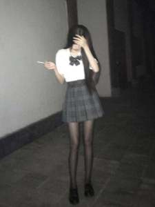 กระโปรงสั้นทรงเอผ้าโพลีเอสเตอร์สีดำและเทาสำหรับผู้หญิงวัย 18-24 ปี ฤดูร้อน 2024 กระโปรงสั้นทรงเอสไตล์เกาหลี