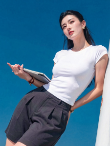 Basic House | Black Short Fitted T-Shirt
