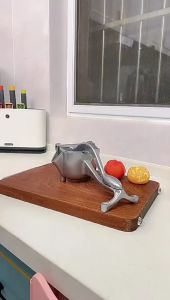 Fruit Juice Squeezer Aluminum alloy Portable Hand Pressure Juicer Manual Citrus Juicer Lemon Lime Squeezer Extractor