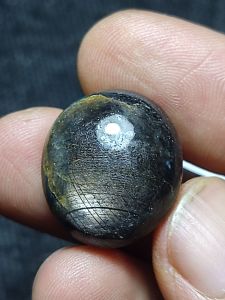 Batu safir hitam natural ukuran 20 mm