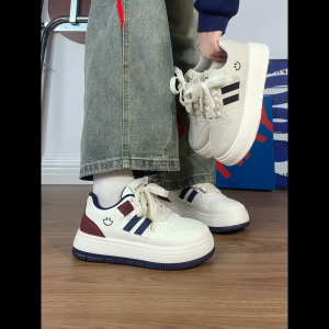 คลาสสิค all-match รองเท้าผ้าใบลำลอง รองเท้าแฟชั่นผู้หญิง ระบายอากาศได้รองเท้าผูกเชือก รองเท้าสีขาวมินิมอล ไซส์ 36-44 ส่งเร็ว