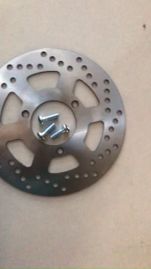 ĐĨA THẮNG-PHANH TRÒN CHO YAMAHA SIRIUS FI VÀ PG 1- 3 LỖ 220MM RÁP LÊN ZIN THEO XE KHÔNG CHẾ CHÁO