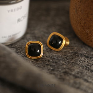 Elegant Black Square Clip-On Earrings for Women No Piercing Required Vintage Style Simple Fashion Jewelry Ear Cuffs