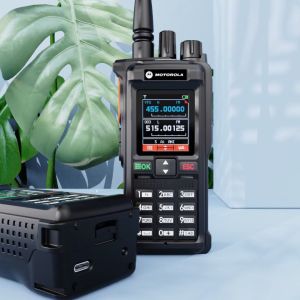 HT Motorola GT12 Radio Dua Arah Walkie Talkie Jarak Jauh 25KM Daya Tinggi 20W 6800Mah Kapasitas Tinggi Radio FM/AM Portabel Walkie-Talkie 199 Saluran TYPE-C Biaya IP67 Tahan Air Tahan Debu Cocok untuk Luar Ruangan/Hotel/Sekolah
