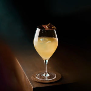 แก้วไวน์แดงคริสตัลแก้วไวน์แดงครึ่งทรงหุ้มข้างสำหรับใช้ในบ้านและร้านอาหาร แก้วไวน์แดงทรงหุ้มข้างสูง แก้วไวน์แดงทรงสั้น แก้วชampaเน่ทรงสั้น