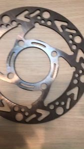 ĐĨA THẮNG ĐĨA PHANH CNC TRÁI TÍM 190MM-4 LỖ HONDA VARIO CLICK VISION VÀ SONIC ĐĨA SAU LÊN ZIN KHÔNG CHẾ CHÁO