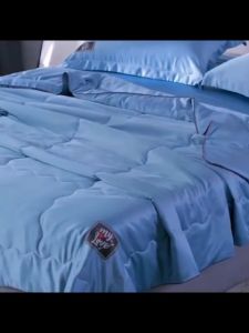 THN ผ้าห่ม ผ้าห่มไหมน้ำแข็ง อ่อนนุ่ม เย็น  ผ้านวมฤดูร้อน ผ้าห่มไหมระบายอากาศช่วยให้รู้สึกเย็นสบาย