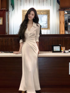 ชุดเดรสคอวีแขนยาวสีขาวสไตล์ฝรั่งเศส ดีไซน์เสื้อเชิ้ต กระโปรงหางปลา กระโปรงทรงเอ เอวเข้ารูป ผ้าซาติน ฤดูใบไม้ร่วง 2024