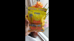MELANO CC INTENSIVE VITAMIN C BRIGHTENING MASK from Japan