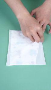 Kids Disposable Bib Meal Pocket Baby Waterproof Bib Infant Feeding Bib Waterproof Saliva Bibs For Kids Children