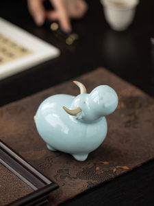 Ceramic Arrogant Decoration Ru Ware Boutique Gracked Glaze Cute Chinese Zodiac Cow Mascot Bring In Wealth and Treasure Home Living Room Decoration