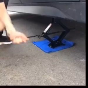 1 Tons 2Tons 3Tons On-Board Labor-Saving Hand-Cranked Small Car Tire Jack SUV Car Tool set Scissor Jack