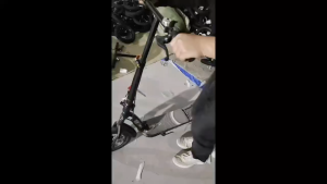 สกู๊ตเตอร์ ล้อใหญ่ อลูมิเนียม ใช้งานได้ทั้งเด็กและผู้ใหญ่  สกู๊ตเตอร์ตัวใหญ่ ล้อยางเติมลม พับเก็บได้ ฐานยืนกว้าง สกู๊ตเตอร์ขาไถ รับน้ำหนักได้เยอะ