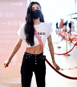 Original BALMAINˉPARIS Summer Womens Roll Sleeve T-shirt Letter Flocking Chen Yuqi Zeng Keni Same Short-sleeved Tshirt Cotton Casual T Shirt Sports Tee top