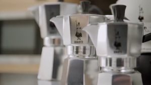 011624 Bialetti หม้อต้มกาแฟ Moka Pot รุ่น Moka Express (โมคา เอ็กซ์เพรส)  BL-0001162 ขนาด 3 ถ้วย - Silver โปรโมชั่น