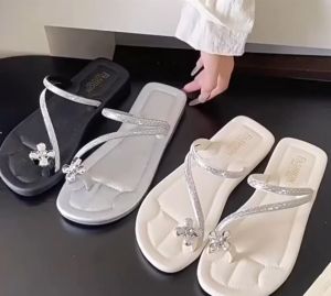 รองเท้าแตะแฟชั่น ขับผิว พื้นนิ่ม ส้นแบน น้ำหนักเบา ใส่แล้วขับผิว ใส่สบาย