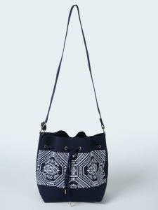 กระเป๋าสะพายไหล่ถักแบบลำลองขนาดใหญ่สำหรับผู้หญิง กระเป๋าถือแบบสะพายข้างแบบเปิดด้วยเชือกผูก กระเป๋าถือแบบลำลอง กระเป๋าถือแบบลำลอง