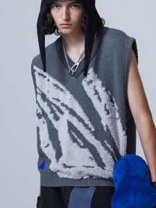 Roaringwild | Graphic Jacquard Wool Vest Grey