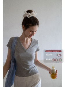 Áo Thun Tay Ngắn Hình Tim V-Neck