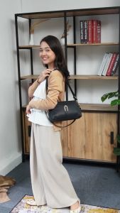 MOCO Fashion Sling Bag Wanita Shoulder Bag Kuliah Pink Kulit Halus A026P