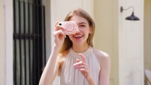 Neck Fan RechargeablePortable Fan Cute Camera Design Small Desk Fan with 360 ° Rotate Mirror 3 Speed USB Handheld Fan with LED Display Cooling Personal Lash Fan