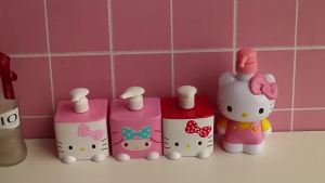 TOPTOY | Hello Kitty Kuromi shower gel and shampoo dispenser including shampoo shower gel body lotion and hand soap dispensers.